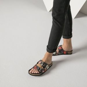 [Birkenstock] Black Floral Sandals 38 EUC